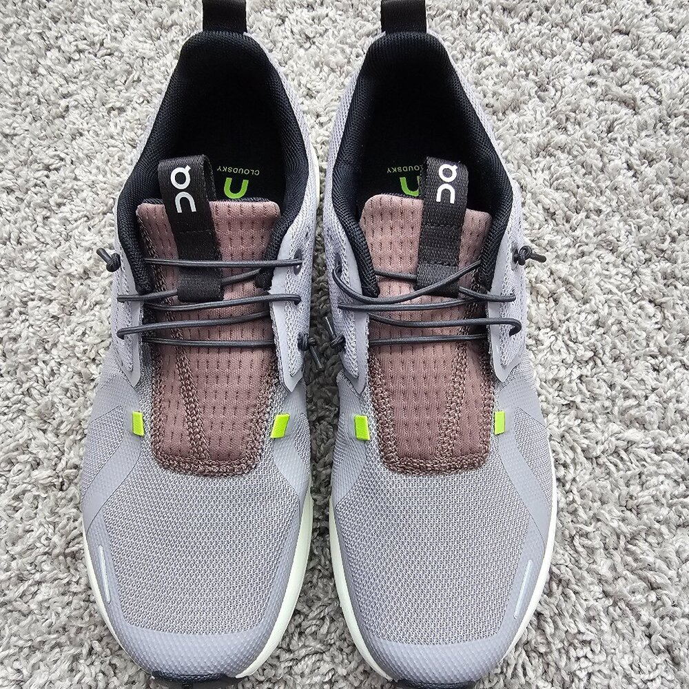 ON Cloud Sky in Zinc/Grape size 5 in Big Kids